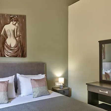 2 Bedroom With Heated Swimming Pool-spa Whirlpool-bbq! *