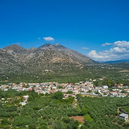 2 Bedroom With Heated Swimming Pool-spa Whirlpool-bbq! *