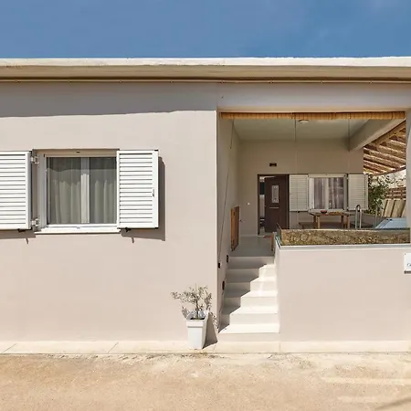Villa 2 Bedroom With Heated Swimming Pool-spa Whirlpool-bbq!