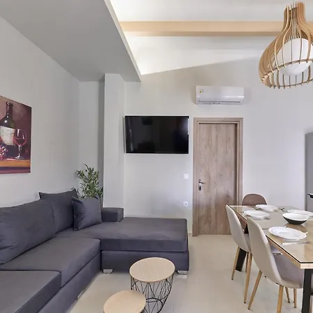 Villa 2 Bedroom With Heated Swimming Pool-spa Whirlpool-bbq!
